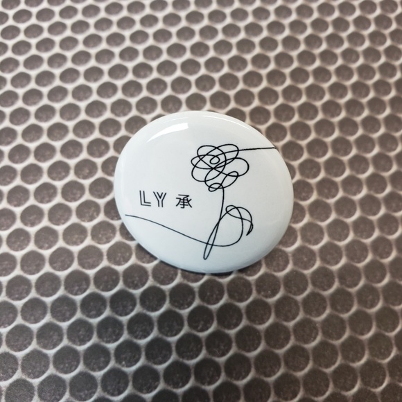 BTS K-POP Button Pin Bundle Set - Picture 4 of 7
